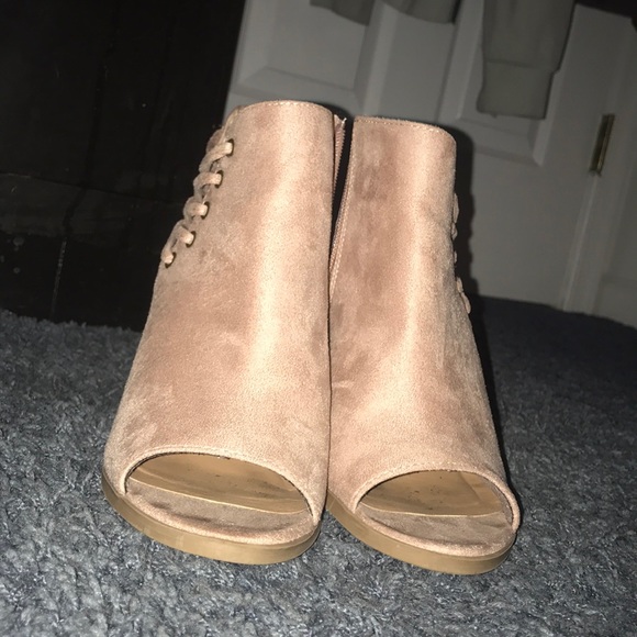 Women’s Booties Shoes - Picture 2 of 3